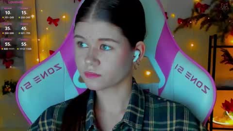 Snapshot of alice_tails chatting on 01.12.26 Alice online show from 01.12.26