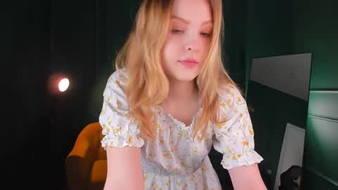 Snapshot of alice_tucci chatting on 02.15.25 Alice online show from 02.15.25