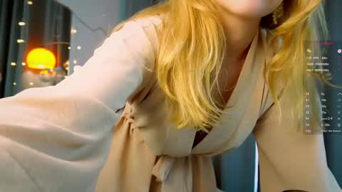 Snapshot of alice_tucci chatting on 05.19.26 Alice online show from 05.19.26
