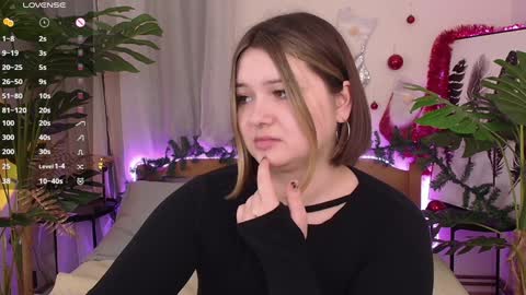 Snapshot of alice_walters chatting on 01.12.25 Alice online show from 01.12.25