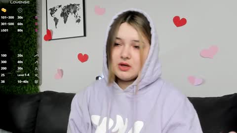 Snapshot of alice_walters chatting on 02.02.25 Alice online show from 02.02.25