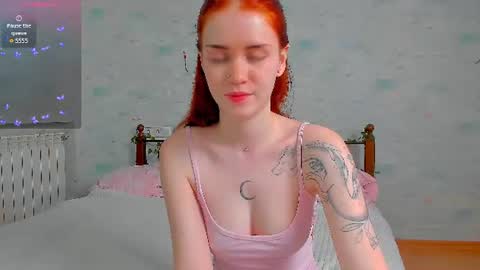 Snapshot of alice_with_freckles chatting on 06.10.26 Alice online show from 06.10.26