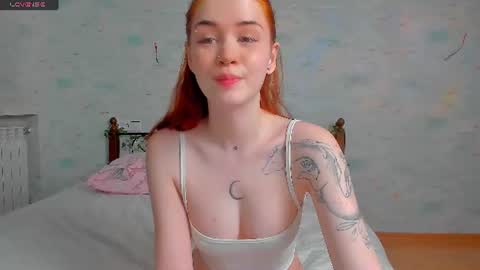Snapshot of alice_with_freckles chatting on 06.17.26 Alice online show from 06.17.26