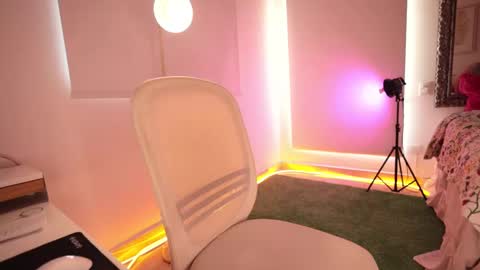 Snapshot of alicealberts chatting on 09.14.25 alicealberts online show from 09.14.25