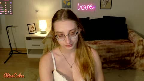 AliceCutes online show from 04.06.26