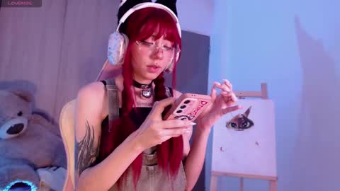 Snapshot of alicedang3r chatting on 10.17.25 Alice online show from 10.17.25