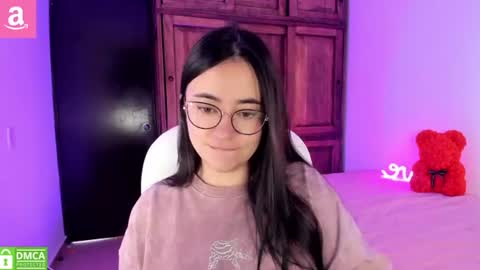 Snapshot of alicee_2 chatting on 06.18.26 Aliceee .. 97YP9VWGZHrefnav wishlist lists 1 online show from 06.18.26
