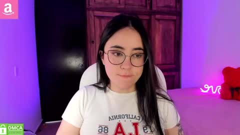 Snapshot of alicee_2 chatting on 06.24.26 Aliceee .. 97YP9VWGZHrefnav wishlist lists 1 online show from 06.24.26