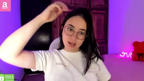 Snapshot of alicee_2 chatting on 07.01.26 Aliceee .. 97YP9VWGZHrefnav wishlist lists 1 online show from 07.01.26