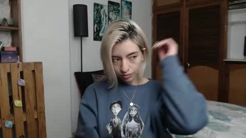 Snapshot of alicee_logan_ chatting on 04.19.26 alicee_logan_ online show from 04.19.26