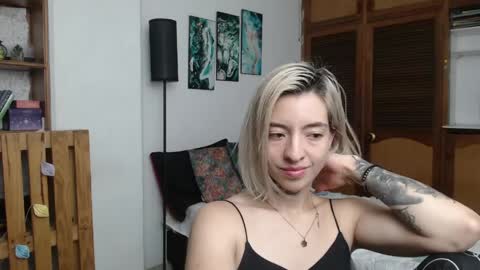 Snapshot of alicee_logan_ chatting on 04.20.26 alicee_logan_ online show from 04.20.26
