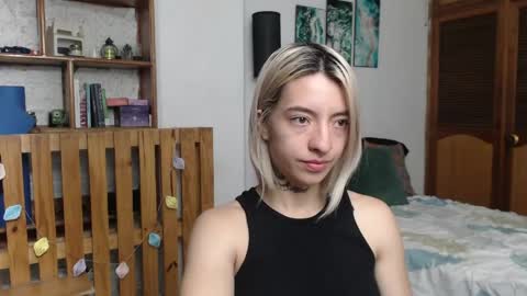 Snapshot of alicee_logan_ chatting on 04.25.26 alicee_logan_ online show from 04.25.26