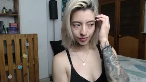 Snapshot of alicee_logan_ chatting on 04.26.26 alicee_logan_ online show from 04.26.26