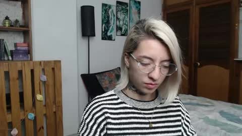 Snapshot of alicee_logan_ chatting on 04.27.26 alicee_logan_ online show from 04.27.26