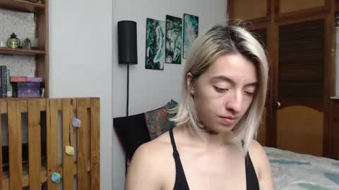 Snapshot of alicee_logan_ chatting on 05.06.26 alicee_logan_ online show from 05.06.26