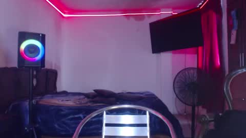 Snapshot of aliceesmiths chatting on 12.29.24 aliceesmiths online show from 12.29.24