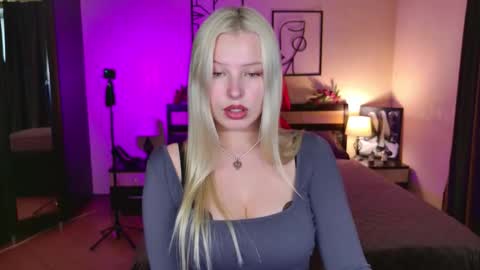 Snapshot of alicefreman chatting on 04.19.26 Alice online show from 04.19.26