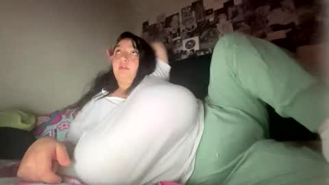 Snapshot of aliceinboobieland chatting on 10.19.25 Aliceinboobieland online show from 10.19.25