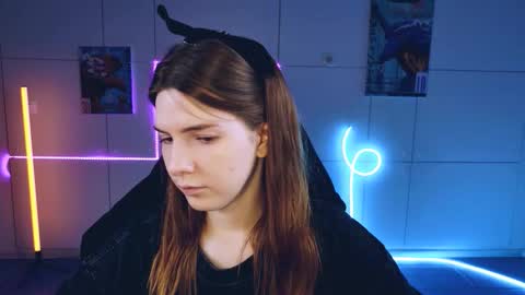 Snapshot of aliceinredsquare_ chatting on 09.23.25 Alice online show from 09.23.25