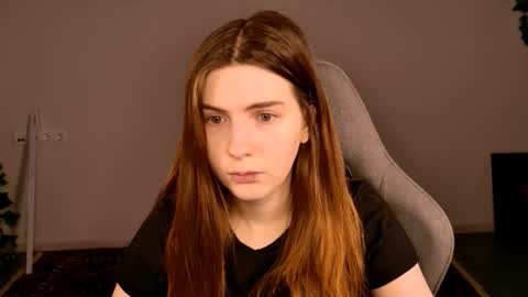 Snapshot of aliceinredsquare_ chatting on 11.28.25 Alice online show from 11.28.25