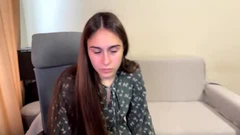 Snapshot of alicekollt chatting on 10.19.25 alicekollt online show from 10.19.25