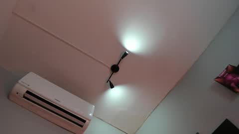 Snapshot of alicepoixxxon chatting on 02.04.26 ALICE online show from 02.04.26