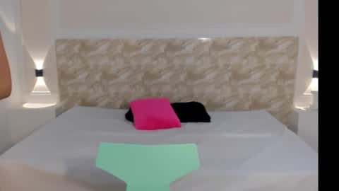 Snapshot of aliceross1 chatting on 11.22.25 AliceRoss online show from 11.22.25