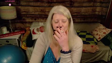 Snapshot of alicescuriosity chatting on 12.14.24 Alices Curiosity online show from 12.14.24