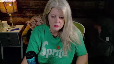 Snapshot of alicescuriosity chatting on 12.18.24 Alices Curiosity online show from 12.18.24