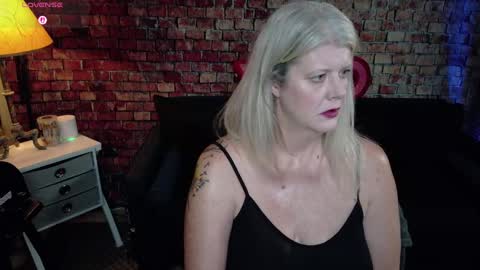 Snapshot of alicescuriosity chatting on 02.09.25 Alices Curiosity online show from 02.09.25