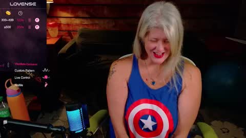 Snapshot of alicescuriosity chatting on 10.01.25 Alices Curiosity online show from 10.01.25