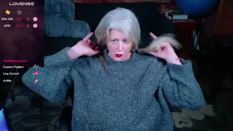 Snapshot of alicescuriosity chatting on 10.16.25 Alices Curiosity online show from 10.16.25