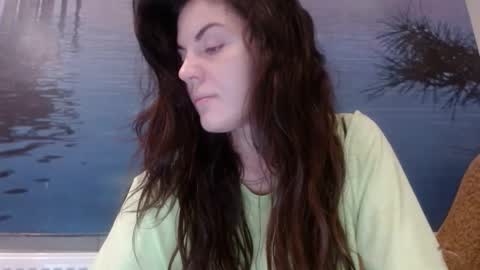 Snapshot of alicetailorrr chatting on 10.21.25 AliceTailorrr online show from 10.21.25