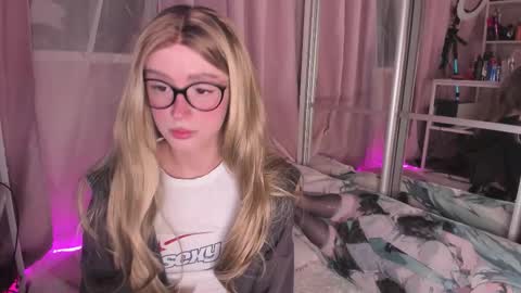 Snapshot of alicexbae chatting on 02.05.26 from wonderland online show from 02.05.26