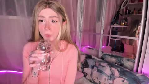 Snapshot of alicexbae chatting on 02.26.26 from wonderland online show from 02.26.26