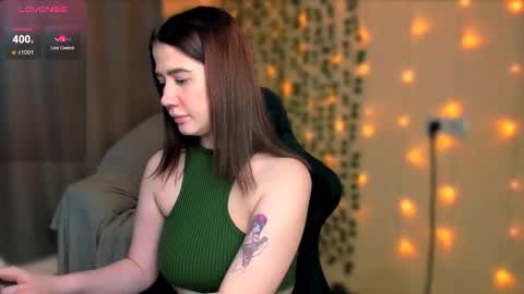 Snapshot of alicia_hines chatting on 10.26.25 Alicia online show from 10.26.25