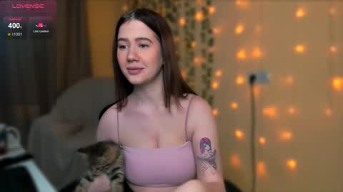 Snapshot of alicia_hines chatting on 11.03.25 Alicia online show from 11.03.25