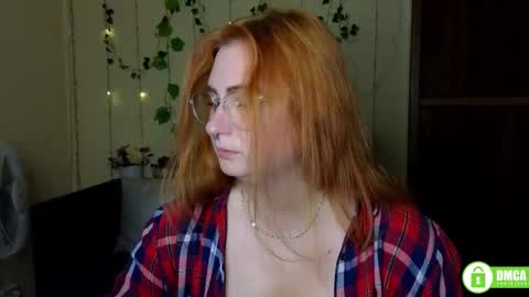 Snapshot of alicia_side_red chatting on 09.09.25 Alicia online show from 09.09.25