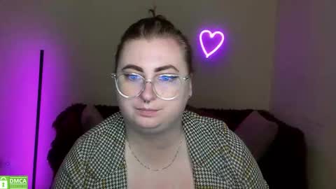 Snapshot of alicia_side_red chatting on 09.23.25 Alicia online show from 09.23.25