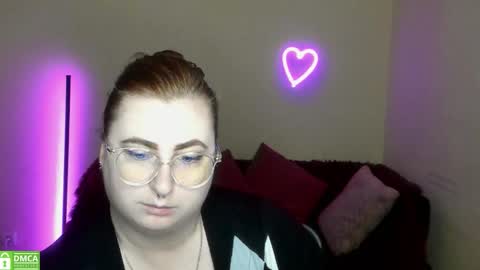 Snapshot of alicia_side_red chatting on 09.25.25 Alicia online show from 09.25.25