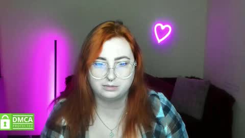 Snapshot of alicia_side_red chatting on 11.03.25 Alicia online show from 11.03.25