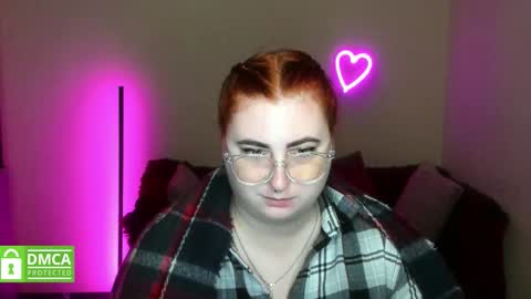 Snapshot of alicia_side_red chatting on 11.04.25 Alicia online show from 11.04.25