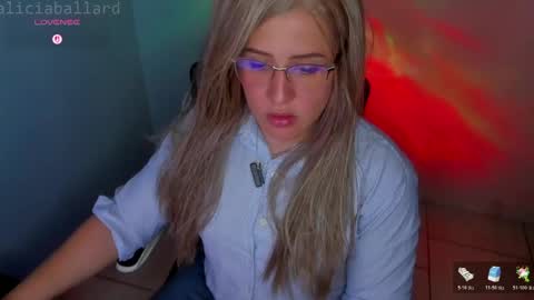 Snapshot of aliciaballard chatting on 04.22.26 Jennyfer online show from 04.22.26
