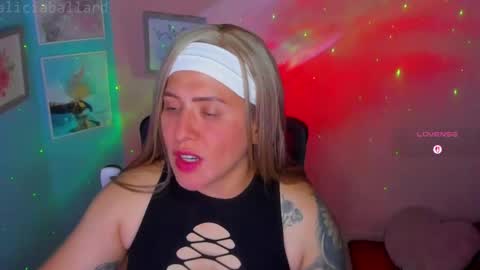 Snapshot of aliciaballard chatting on 04.25.26 Jennyfer online show from 04.25.26