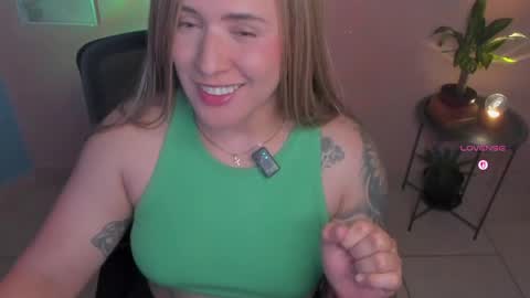 Snapshot of aliciaballard chatting on 05.21.26 Jennyfer online show from 05.21.26