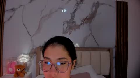 Snapshot of alicialevy chatting on 07.04.26 LUNA online show from 07.04.26