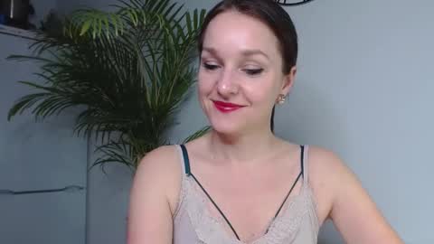 Snapshot of alicialux chatting on 12.19.24 Alicia online show from 12.19.24