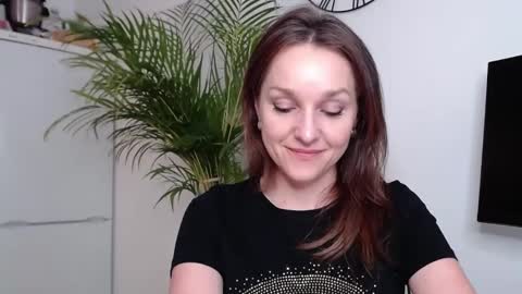 Snapshot of alicialux chatting on 02.19.25 Alicia online show from 02.19.25