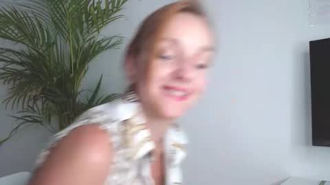 Snapshot of alicialux chatting on 10.15.25 Alicia online show from 10.15.25