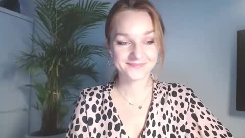 Snapshot of alicialux chatting on 02.04.26 Alicia online show from 02.04.26